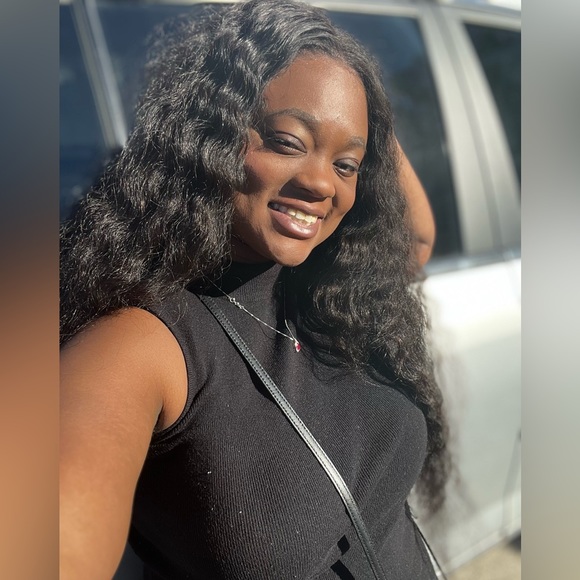 Meet your Posher 💙 - Picture 3 of 3